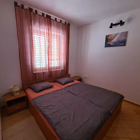 Apartman Mihaela Vrsi Exterior photo