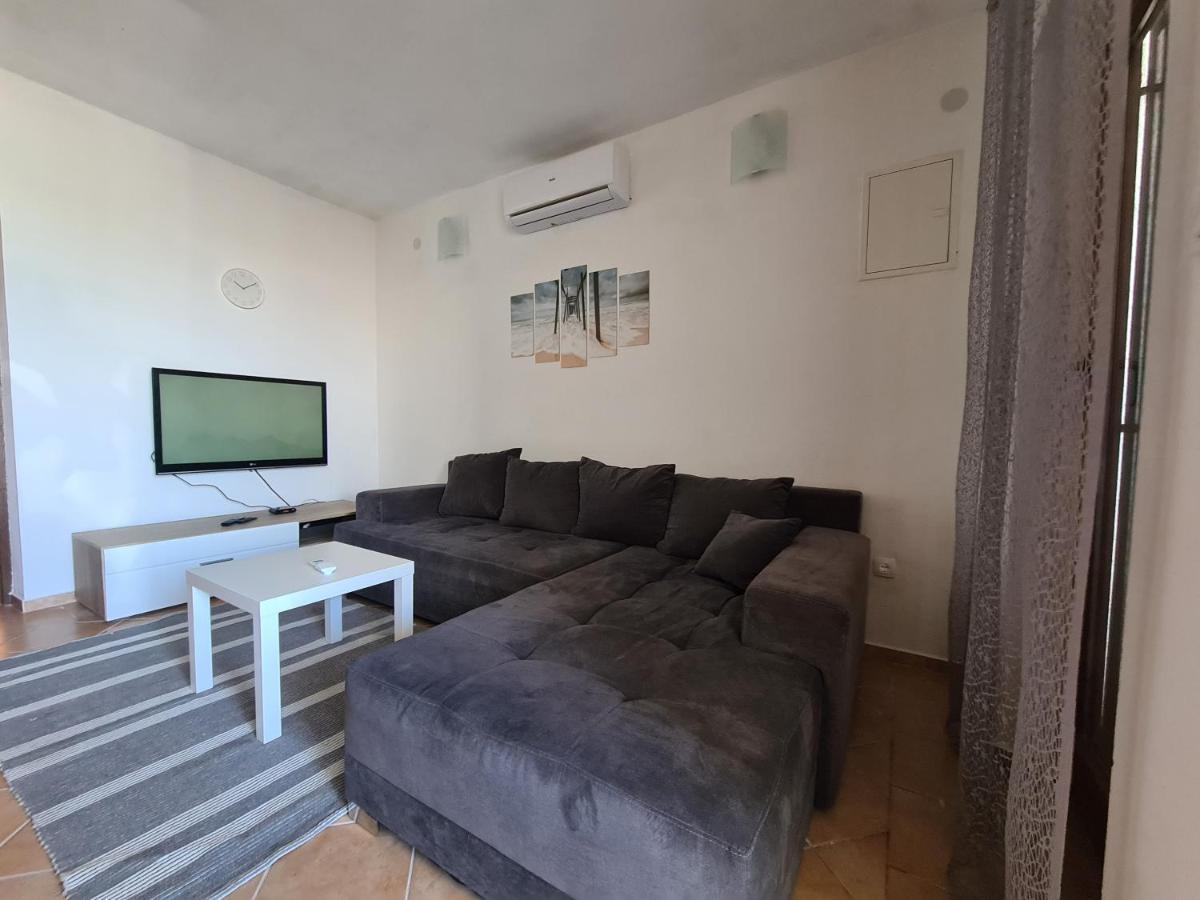 Mihaela Apartment